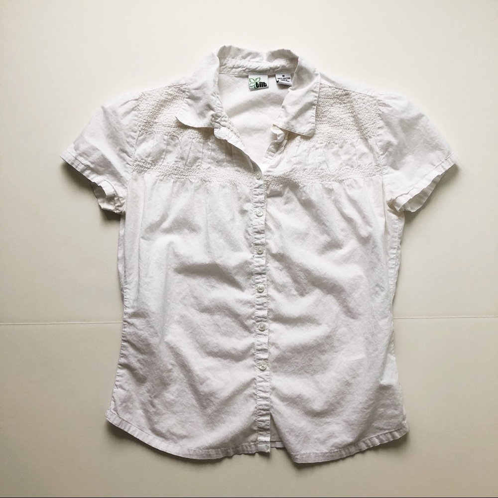 White short sleeved button down shirt. Size M